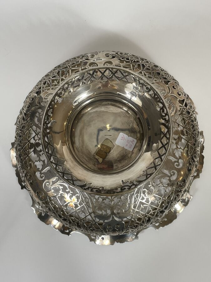 MAPPIN and WEBB - Important panier à fruits en argent 925 0/00 ajouré à décor d…
