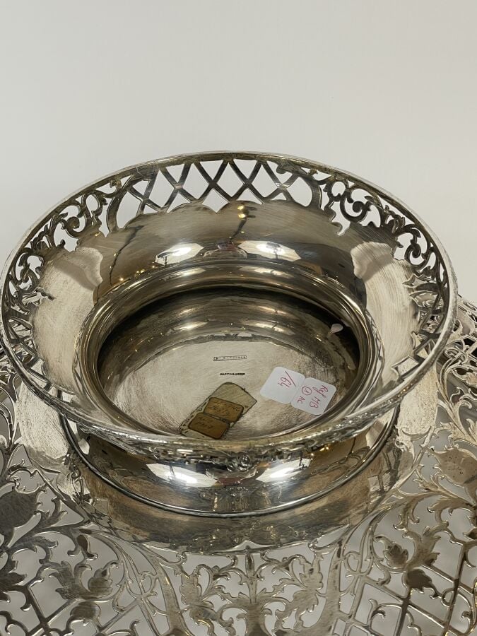 MAPPIN and WEBB - Important panier à fruits en argent 925 0/00 ajouré à décor d…