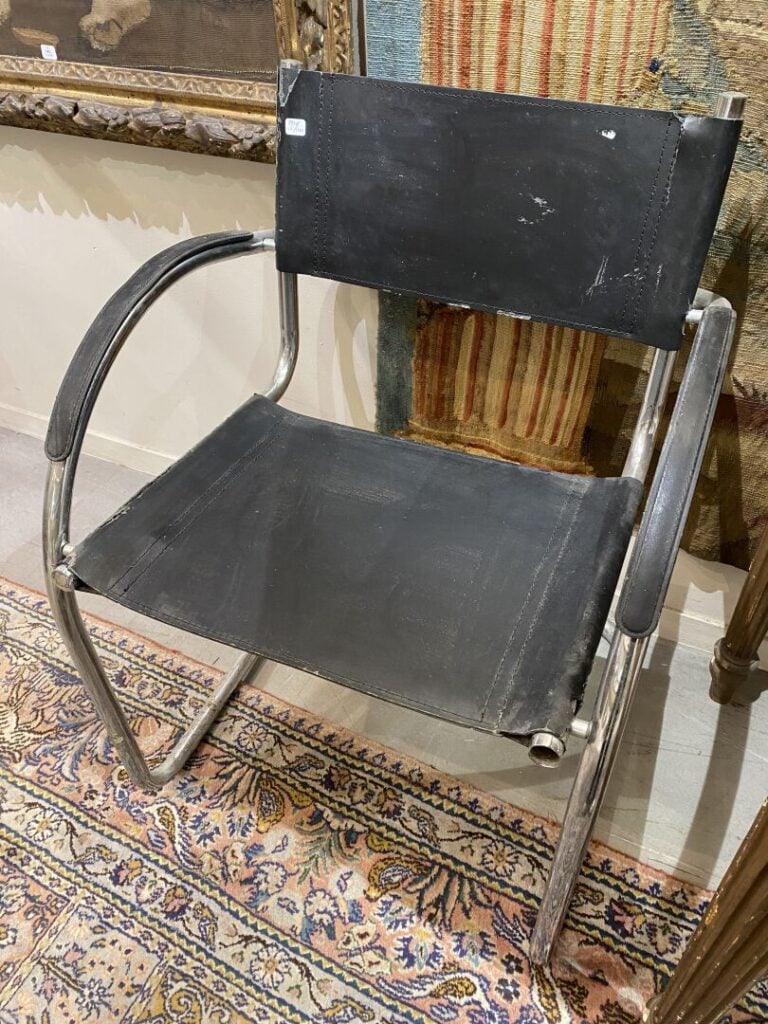 Paire de chaises en acier chromé et skaï noir - (en l'état)