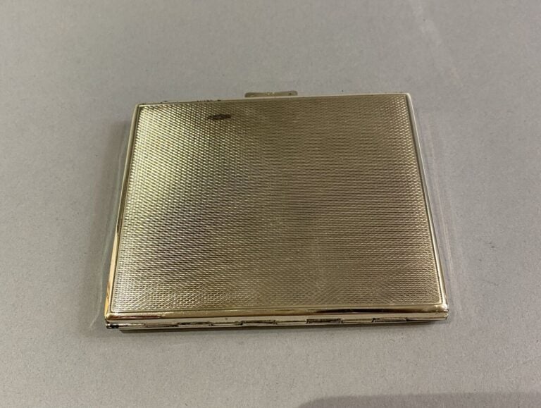 Poudrier de forme rectangulaire en argent (835) à décor guilloché - Poinçon cha…