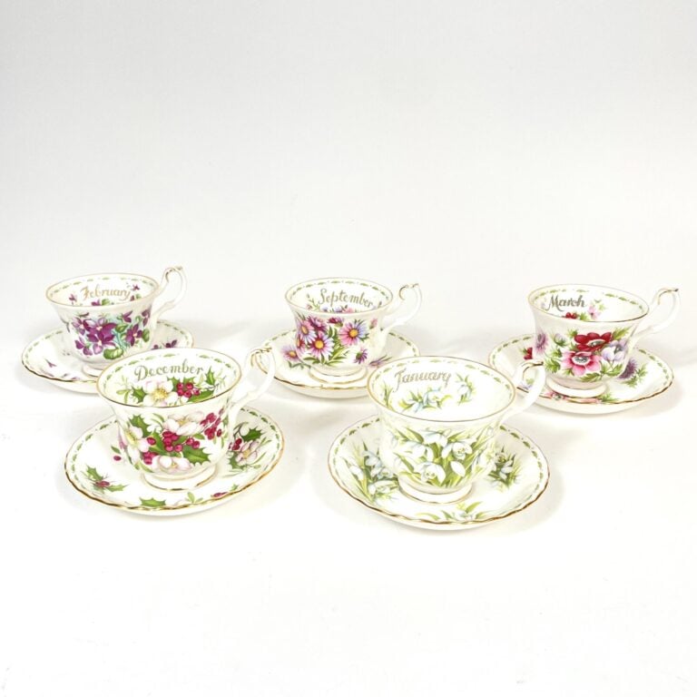 ROYAL ALBERT - -5 TASSES en porcelaine polychrome du service "Flower of the mon…