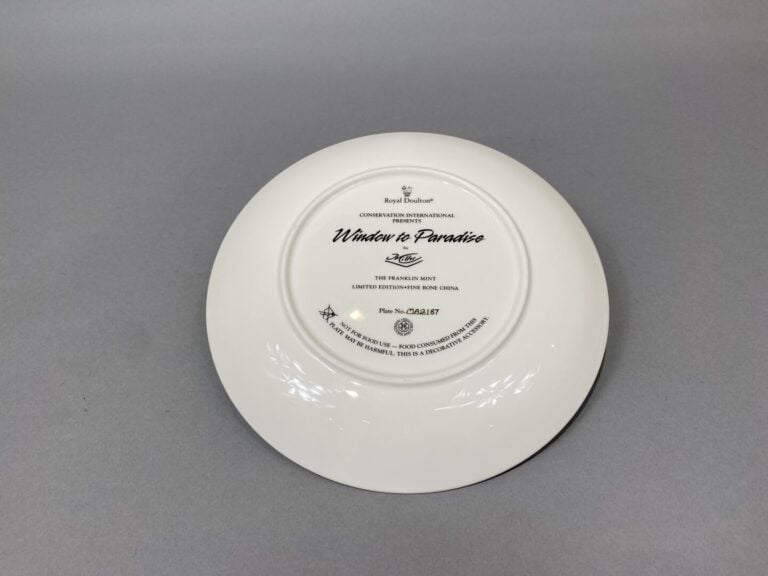 ROYAL DOULTON - THE FRANKLIN MINT - Assiette en porcelaine anglaise "Paradis so…