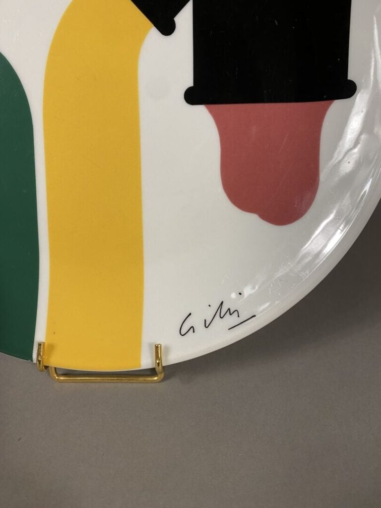 Claude GILLI (1938-2015), d'après - Assiette en porcelaine à décor de tubes de…