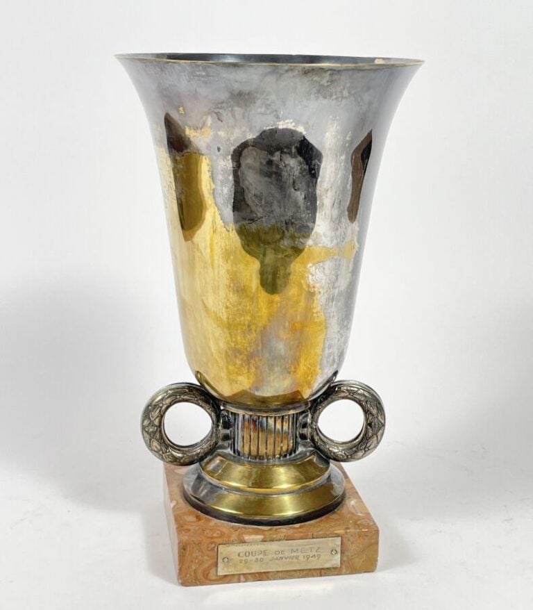 COUPE DE METZ, 29-30 janvier 1949 - Grande coupe de prix à deux anses feuillagé…