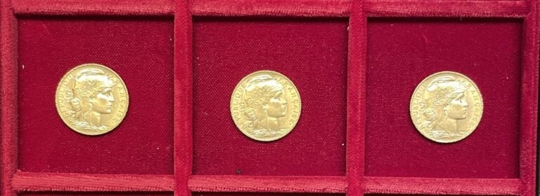 Ensemble de 3 pièces de 20 Francs or Marianne Coq au revers comprenant : - 3x19…