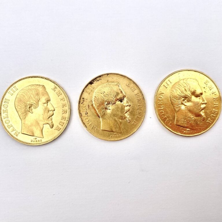 Ensemble de 3 pièces de 50 Francs or Napoléon III Empereur Tête Nue comprenant…