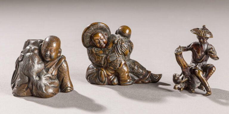 Ensemble de trois petits bronzes asiatiques : - - Lot à retirer chez : - BOISGI…