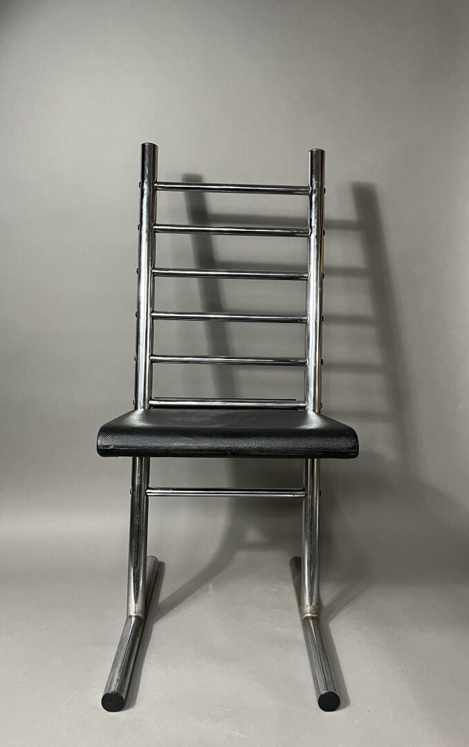 ERREBI éditeur, attribué à - Suite de 4 chaises modulables, piétement en métal…