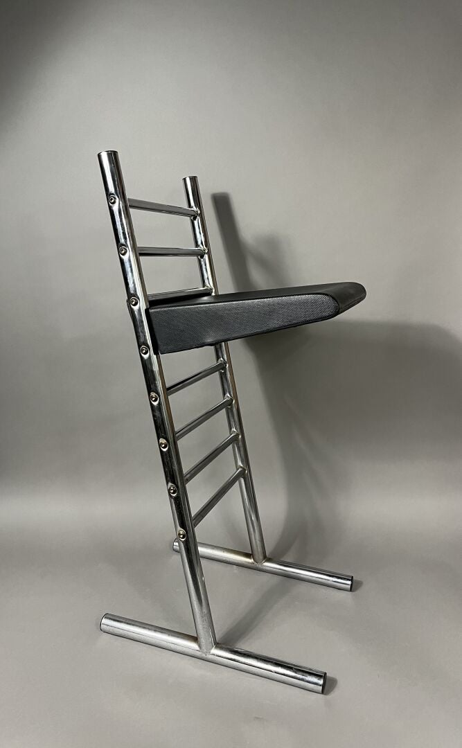 ERREBI éditeur, attribué à - Suite de 4 chaises modulables, piétement en métal…