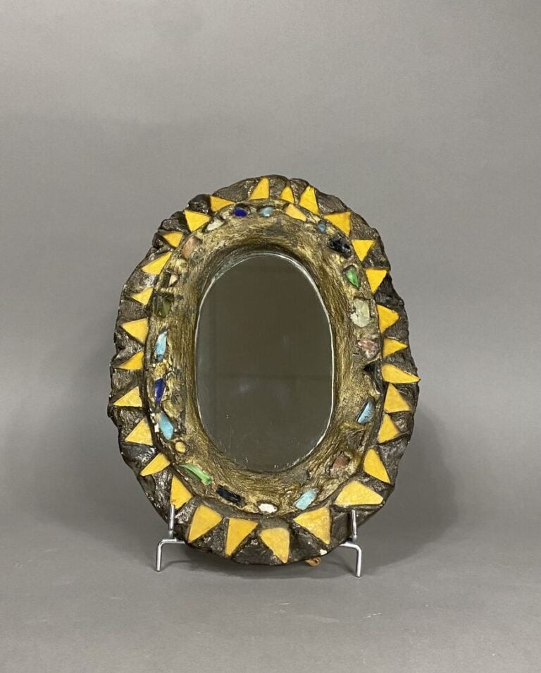 Les Argonautes, dans le goût - Miroir ovale en composition et incrustation de v…