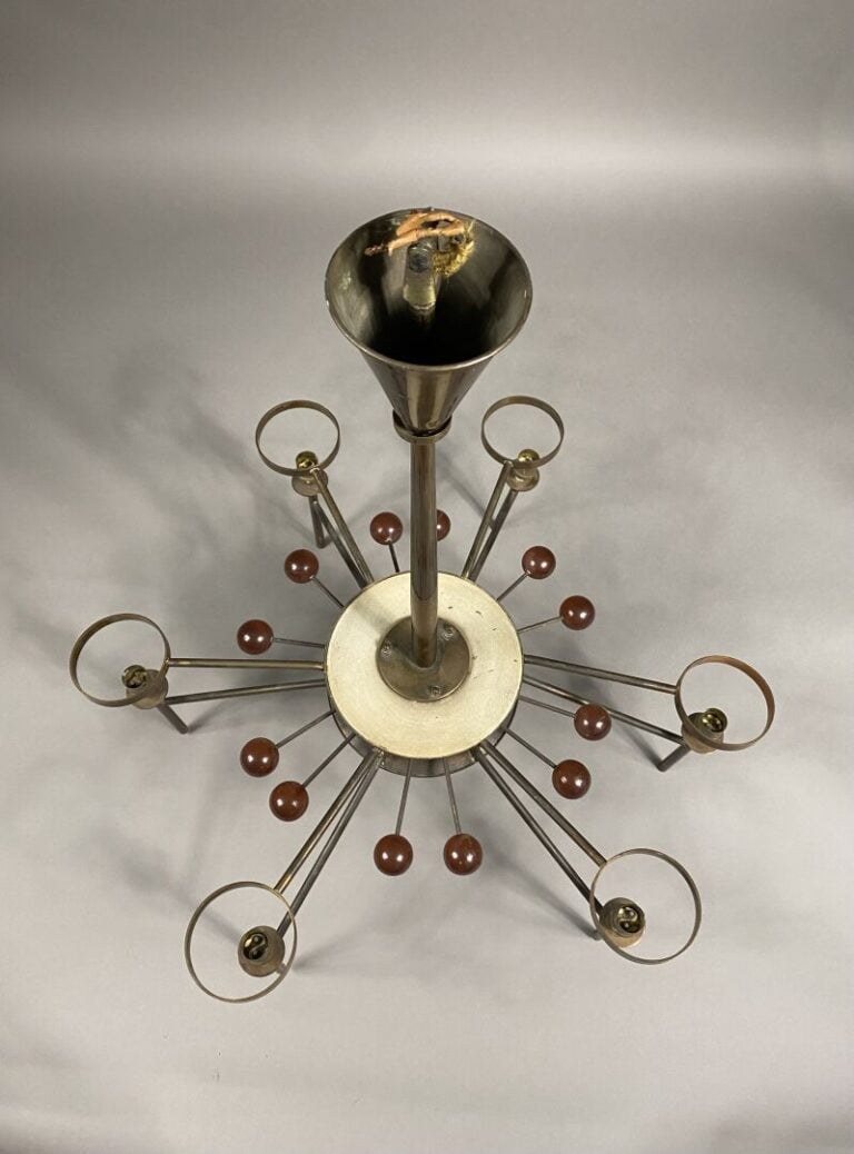 Lustre en laiton doré et sphères en plastique coloré orange - Travail des année…