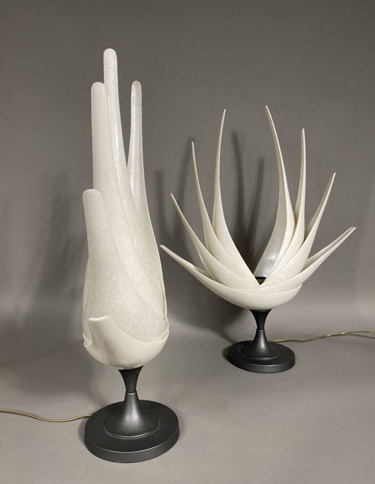 Maison ROUGIER, attribué à - Paire de lampes en forme de coquillage en perspex…