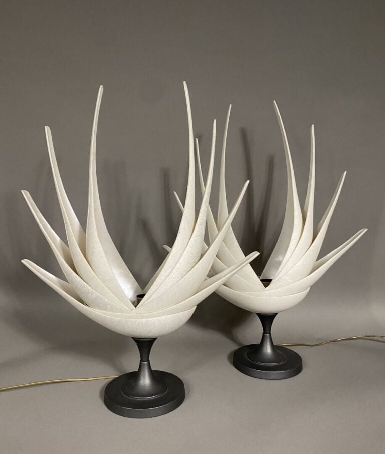 Maison ROUGIER, attribué à - Paire de lampes en forme de coquillage en perspex…