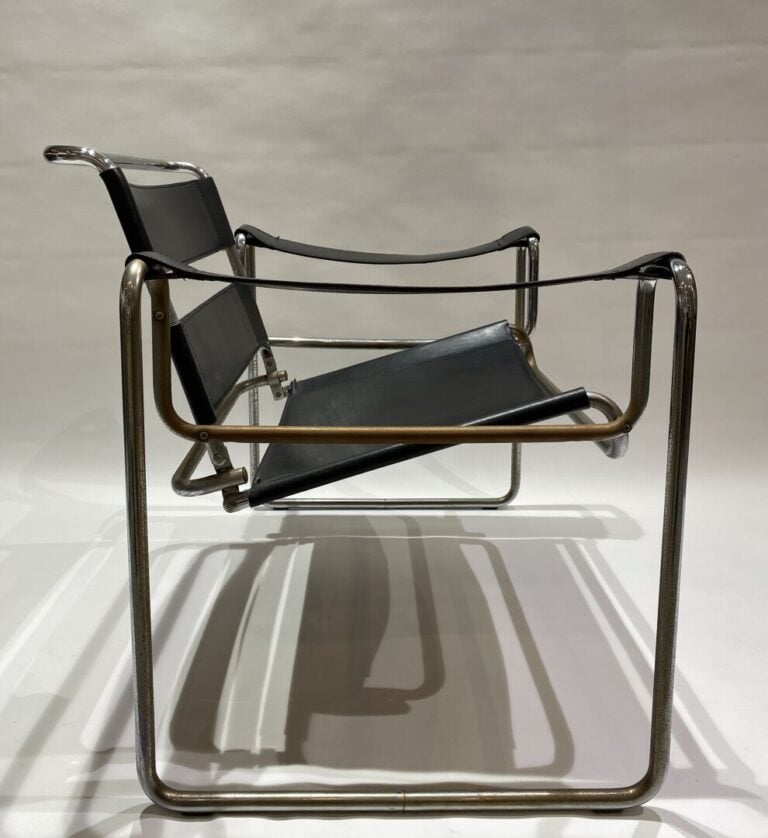 Marcel BREUER, dans le goût - Fauteuil, semblable au modèle Wassily, à structur…