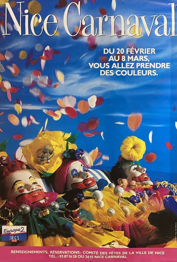 Nice - Bannière de soie à décor au pochoir figurant une vue sur la baie des Ang…