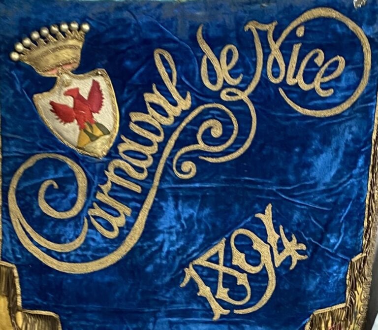 Nice - Importante bannière pour le Carnaval de Nice, 1894 - Bannière de soie et…