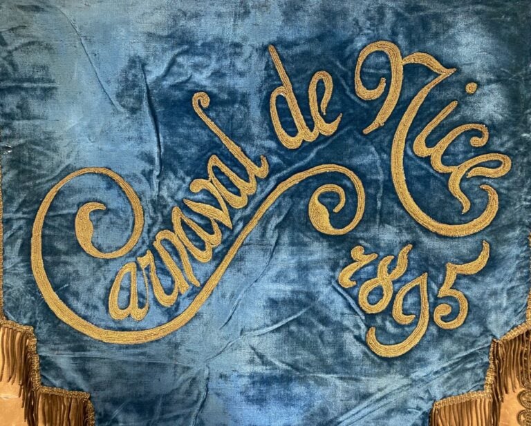 Nice - Importante bannière pour le Carnaval de Nice, 1895 - Bannière de soie et…