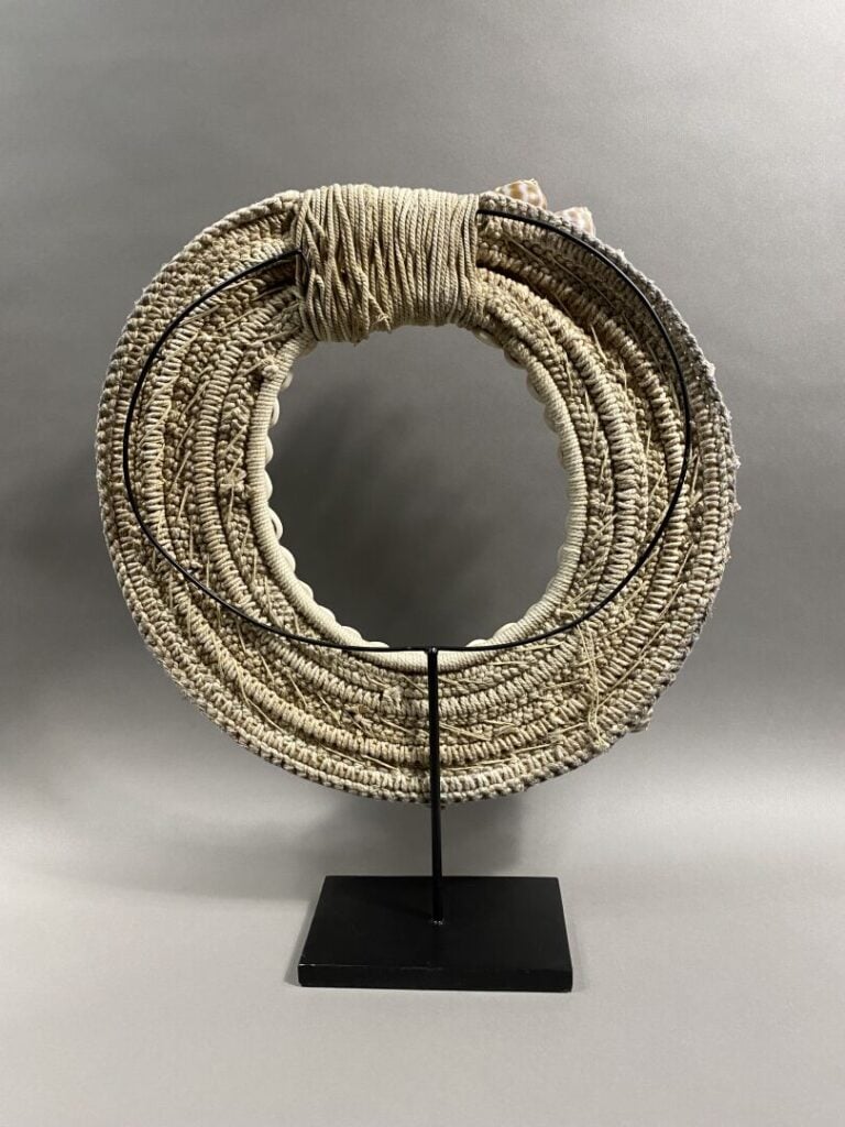 Océanie - Collier décoratif en cordage composé de coquillages - D : 46 cm