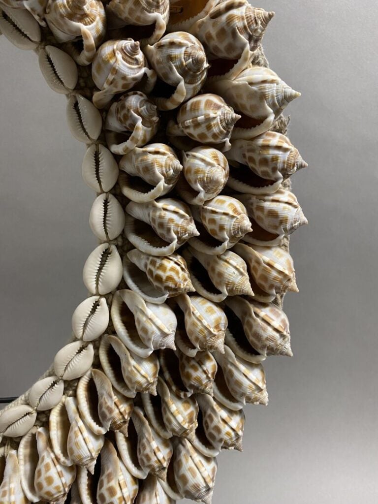 Océanie - Collier décoratif en cordage composé de coquillages - D : 46 cm