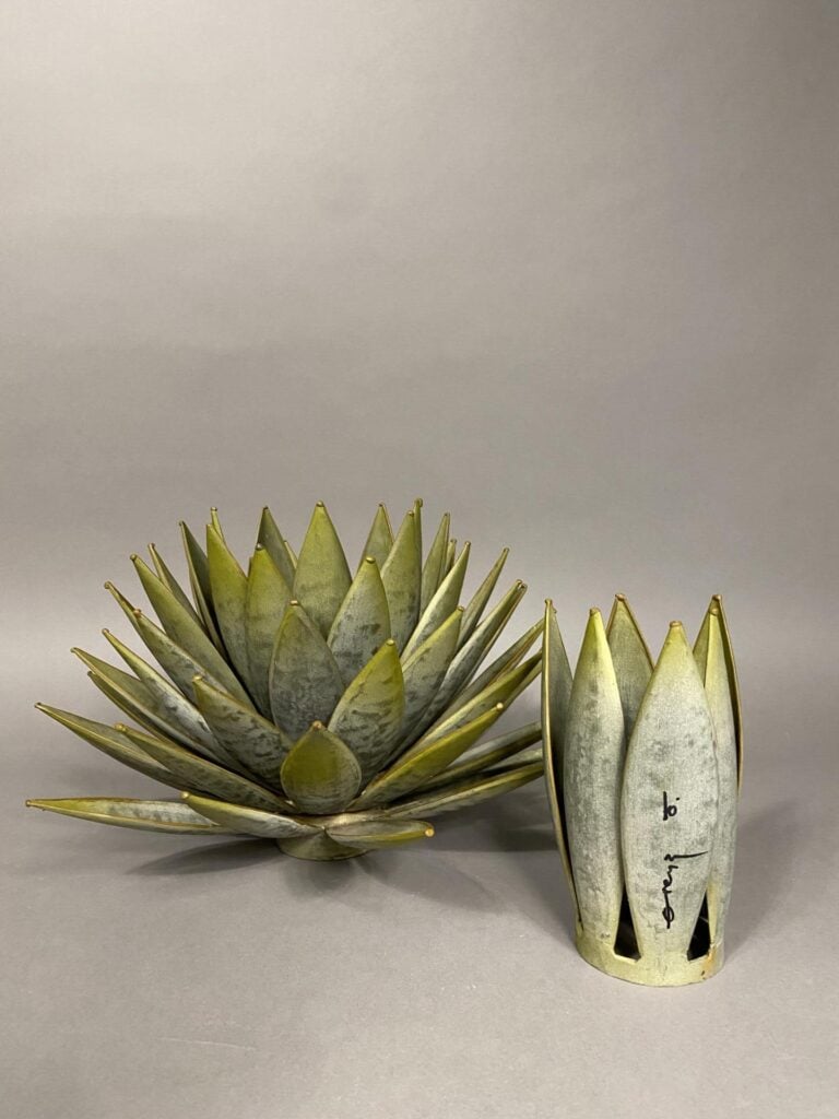 ORENZO (Marrakech) - Photophore en métal patiné formant une agave dans les tons…