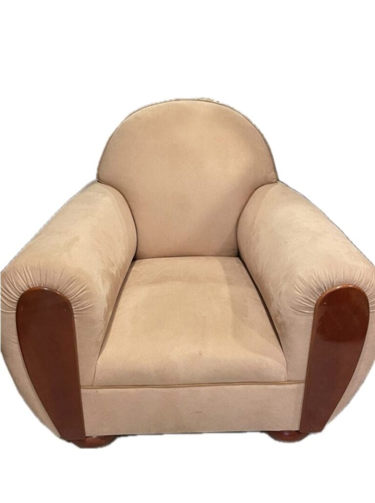 Paire de fauteuils en daim beige rosé, dans le style Art Déco