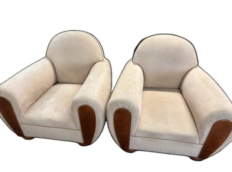 Paire de fauteuils en daim beige rosé, dans le style Art Déco