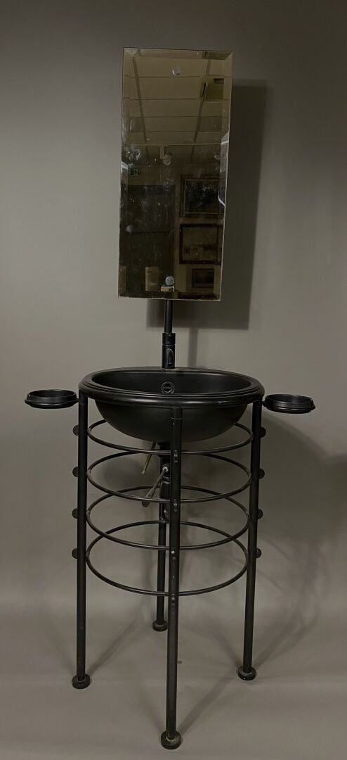 Philippe STARCK (1949) pour Raspel - Lavabo modèle "Lola Herburg" comprenant un…