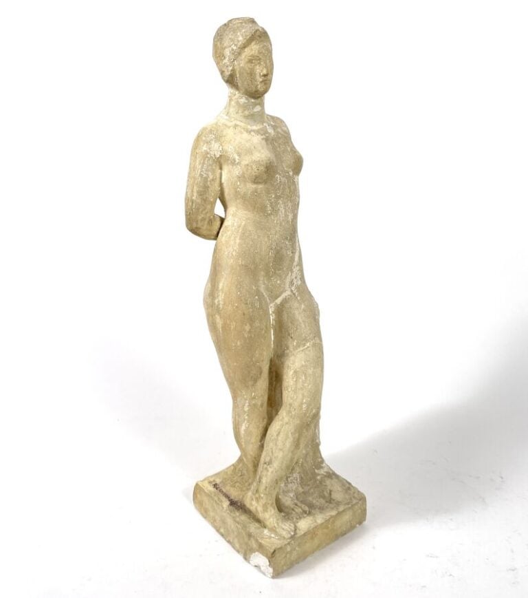 R LAMOURDEDIEU - Femme nue debout - Plâtre, signé sur la terrasse - Hauteur : 4…