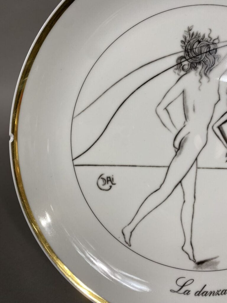 Salvador DALI (1904-1989) pour BIDASOA - Assiette en porcelaine blanche de la s…
