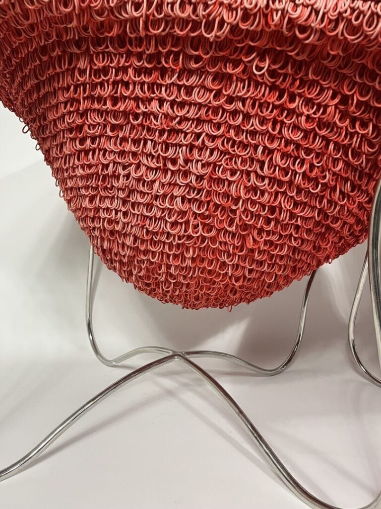 VITO SELMA (XXe) - Paire de fauteuils, modèle "Paisley", en cuir, métal et cord…