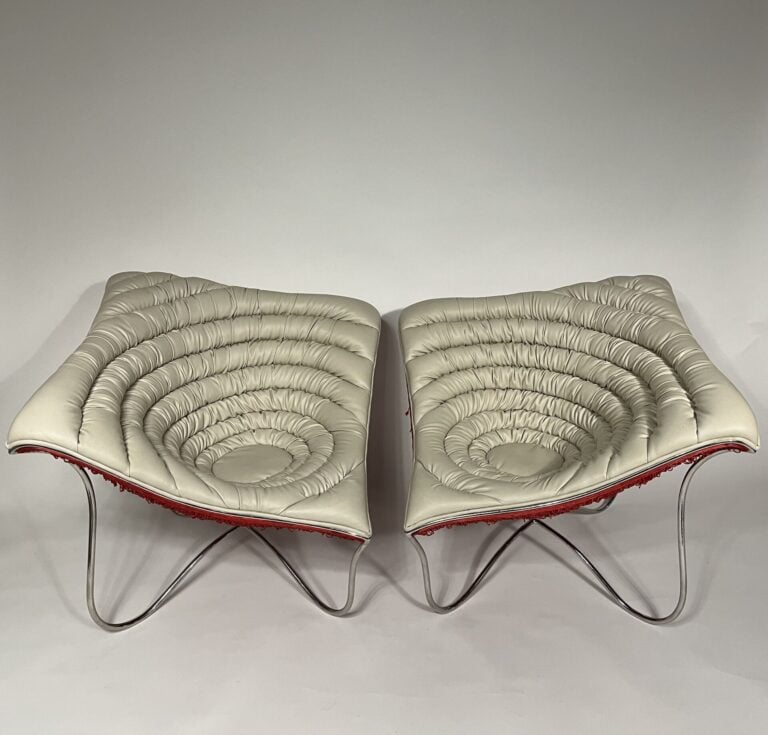 VITO SELMA (XXe) - Paire de fauteuils, modèle "Paisley", en cuir, métal et cord…