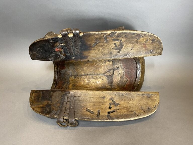 Asie Centrale, Mongolie ? - Selle en bois naturel et ferrure en métal - 31 x 51…