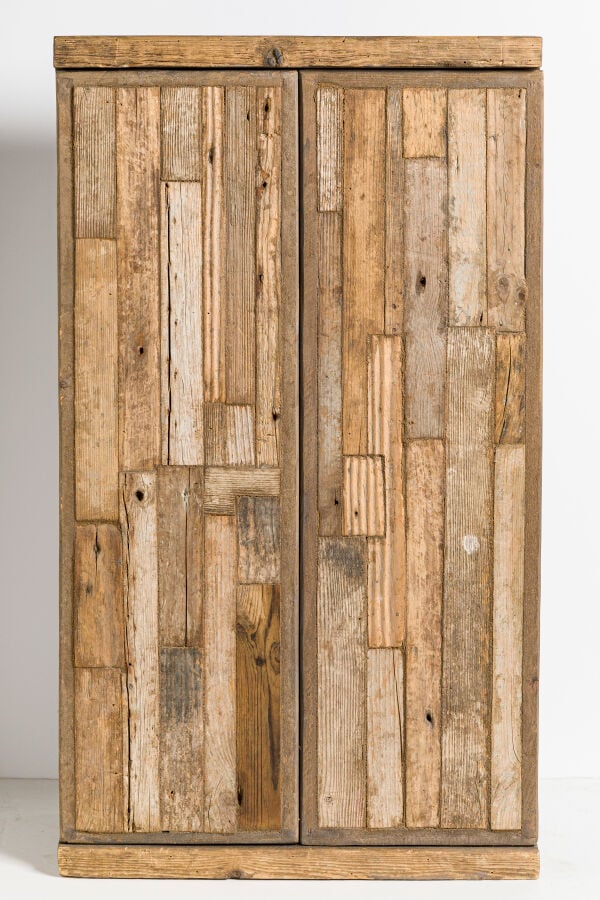 AUTEL, 1986 - Autel en bois composé de 2 portes coulissante, à l'intérieur : fo…