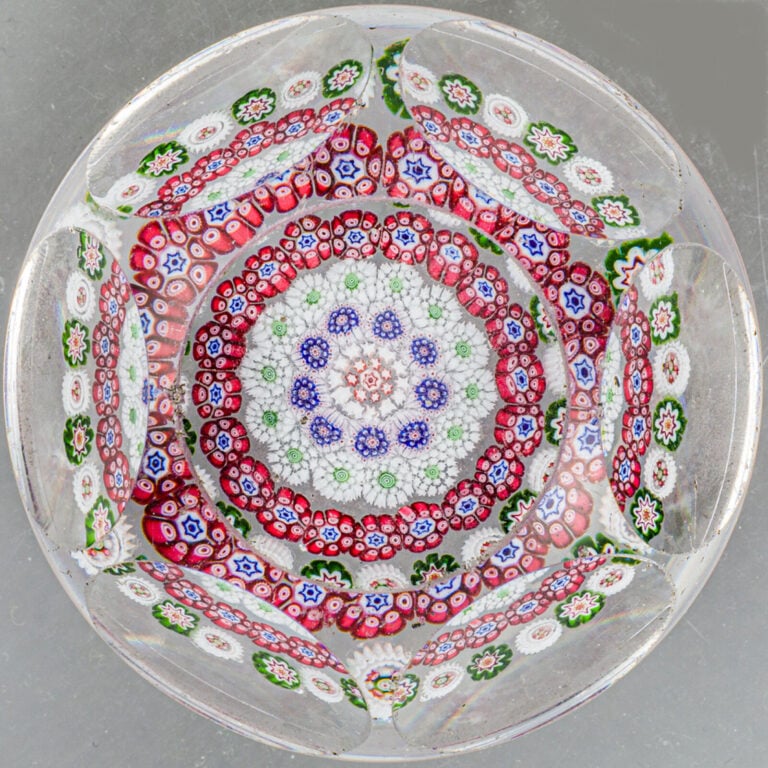 Baccarat. Presse-papiers à motif de quatre cercles concentriques de bonbons pol…