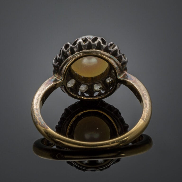 BAGUE en or jaune (750‰) et argent (min. 800‰) orné d'une perle (non testée) en…