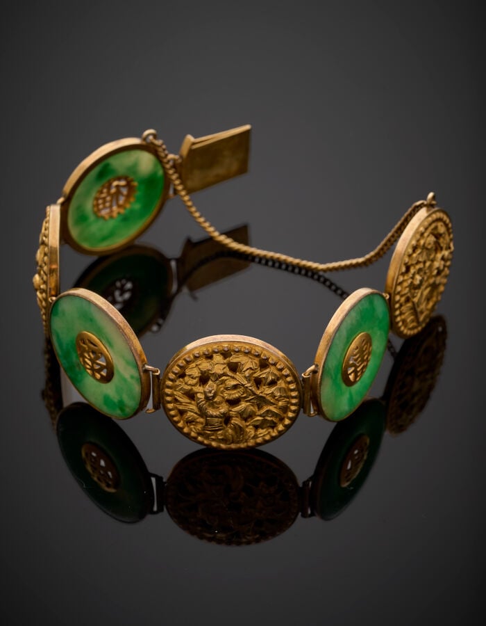 BRACELET articulé en or jaune (750‰), à motifs circulaires ajourés, repercés et…