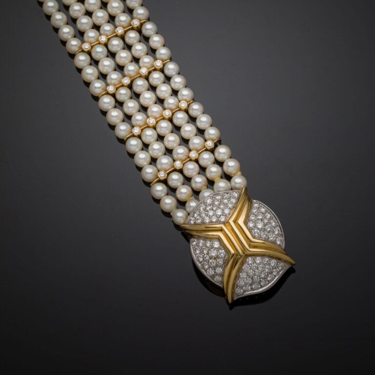 BRACELET "manchette" composé de cinq rangs de perles de culture, alterné de bar…