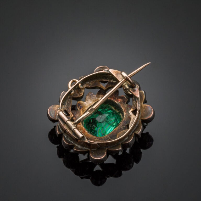 BROCHE argent (min. 800‰) et or rose bas titre (>375‰) 9 carats, ajouré, serti…