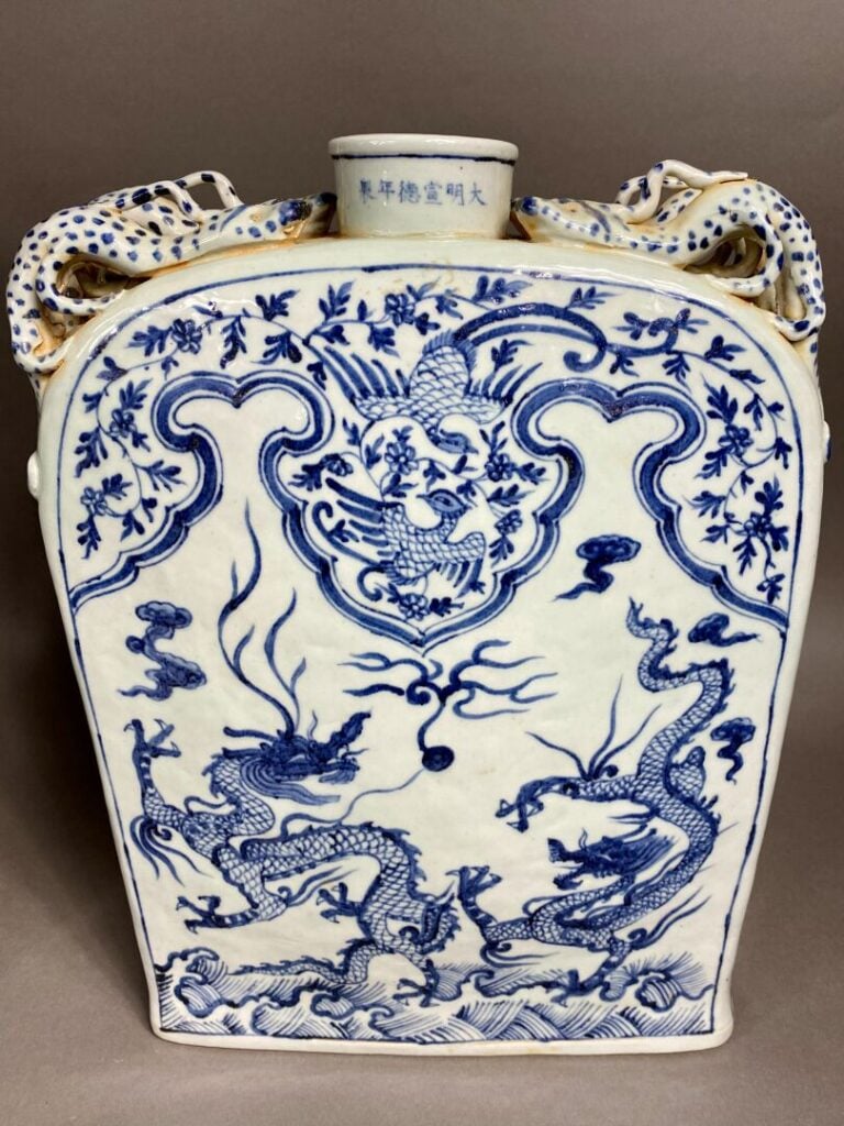 Chine, dans le style des Yuan - Paire de gourdes de pèlerin dite "pilgrim flask…