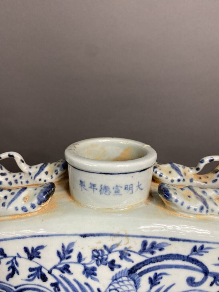 Chine, dans le style des Yuan - Paire de gourdes de pèlerin dite "pilgrim flask…