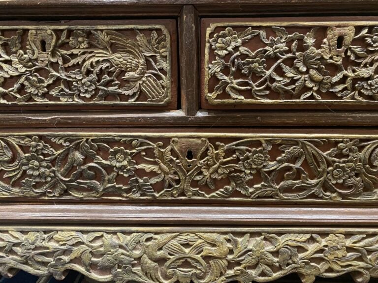 Chine du Sud - Cabinet en bois à deux corps ouvrant à deux vantaux vitrés en pa…