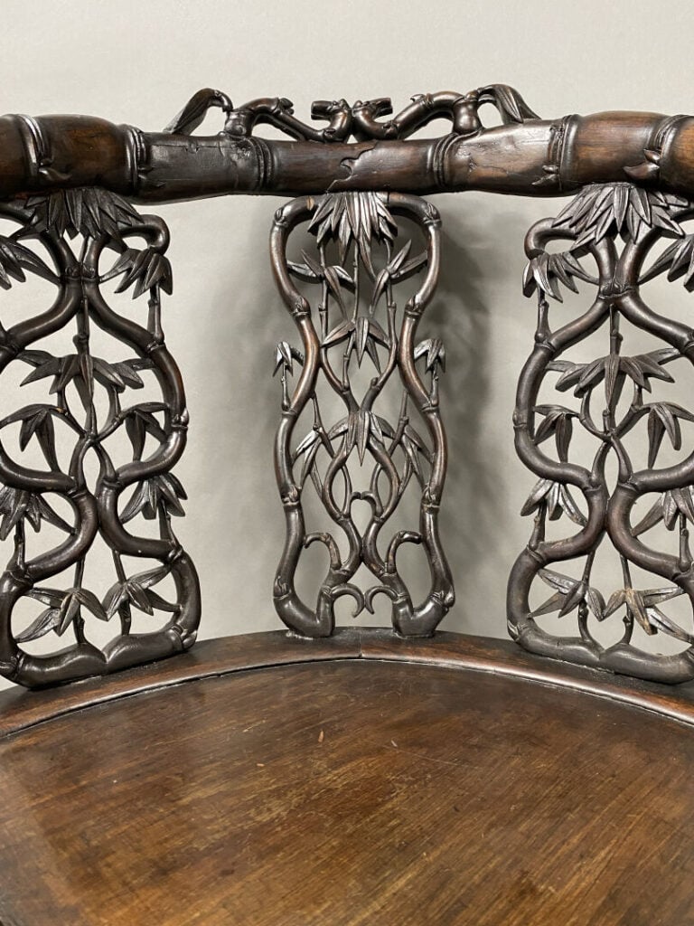 Chine du Sud / Vietnam, fin XIXe siècle - Fauteuil d'angle en bois sculpté et m…