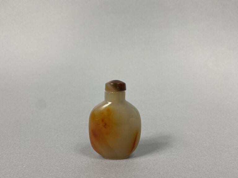 Chine - Ensemble de deux flacons tabatières de forme balustre en agate grise ve…