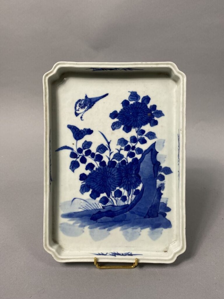 Chine - Ensemble de deux plateaux rectangulaires en porcelaine bleu blanc à déc…