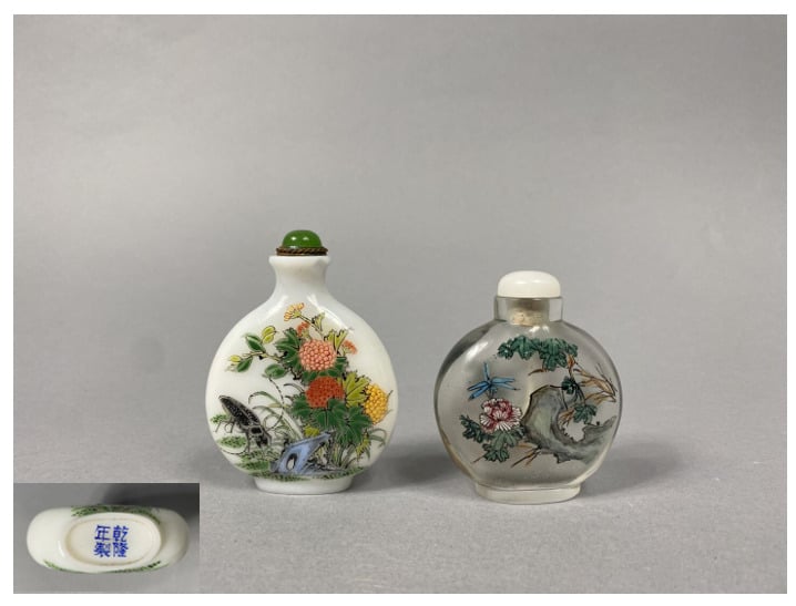 Chine - Ensemble de deux tabatières de forme ovoïde en verre à décor peint pour…