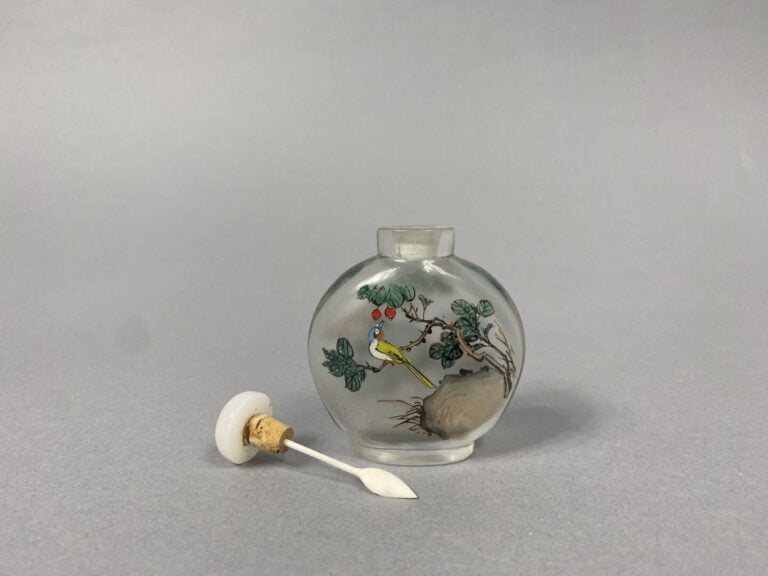 Chine - Ensemble de deux tabatières de forme ovoïde en verre à décor peint pour…