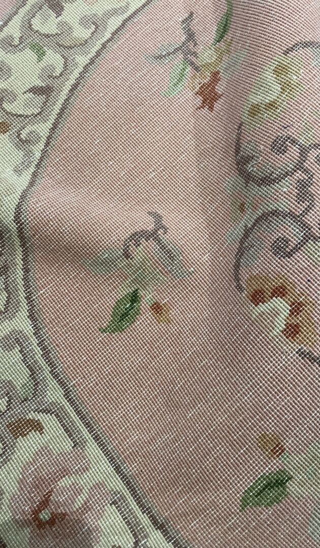 Chine - Ensemble de deux tapis en laine l'un de forme ronde à décor de fleurs s…