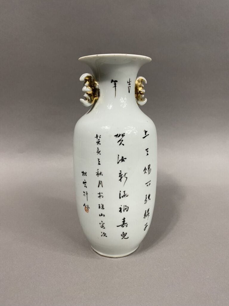 Chine - Ensemble de trois céramiques émaillées comprenant un vase balustre à dé…