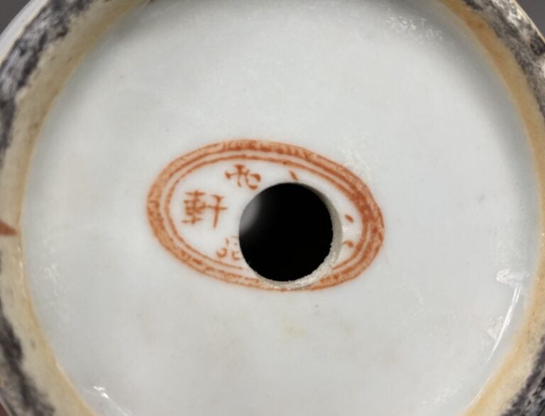Chine - Ensemble de trois céramiques émaillées comprenant un vase balustre à dé…