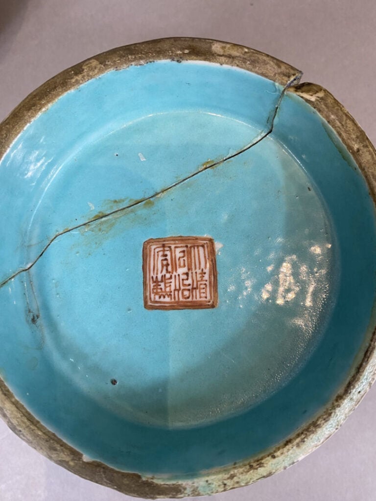 Chine - Ensemble de trois céramiques émaillées comprenant un vase balustre à dé…